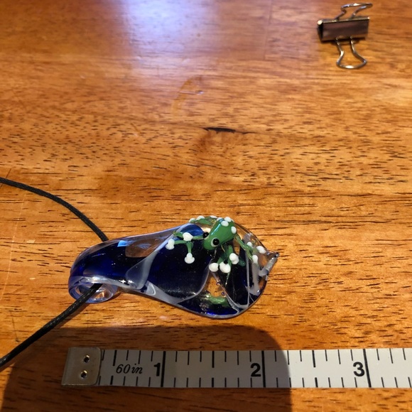 GlassTear drip pendant with frog - Picture 2 of 3